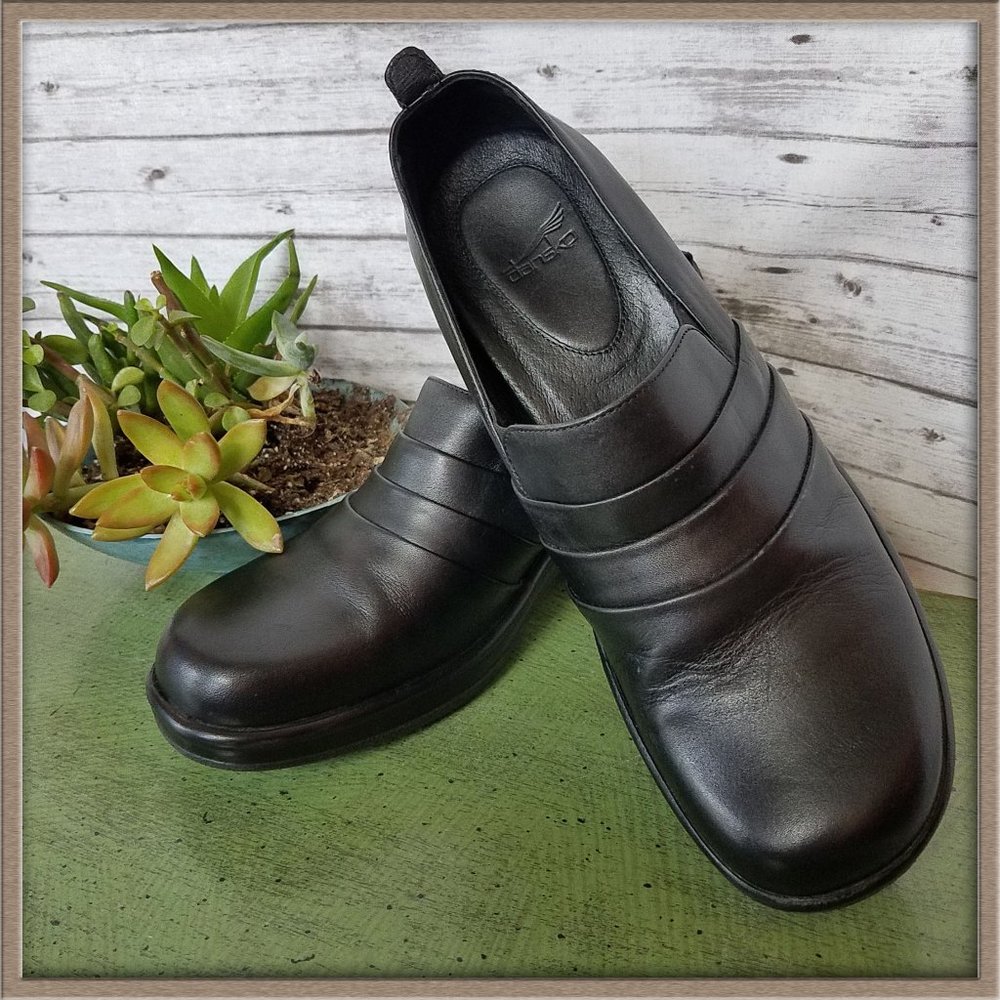 EUC Black Dansko wedge clogs